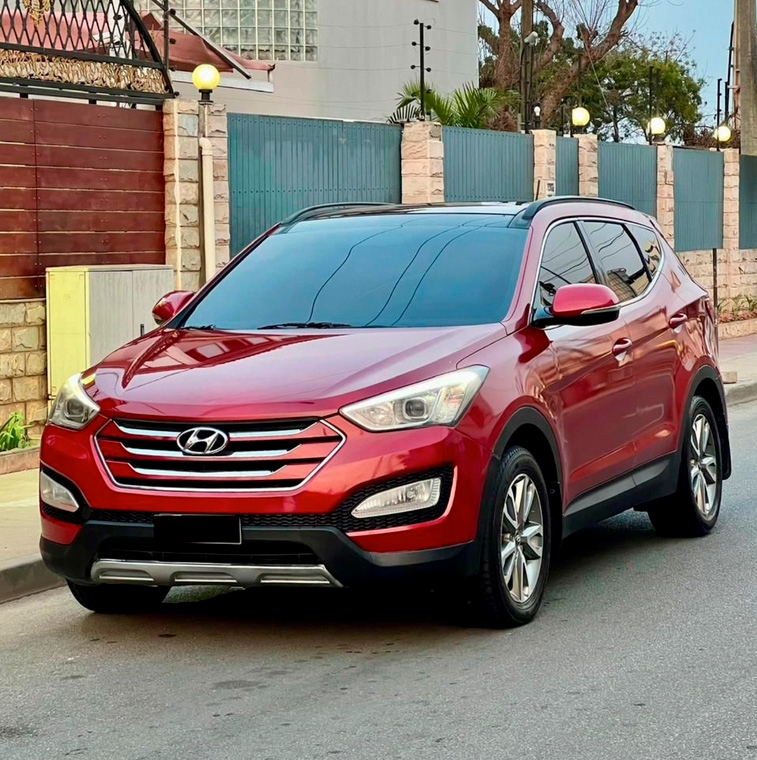 Toyota Fortuner 4x4 cinza, SUV premium de 7 lugares