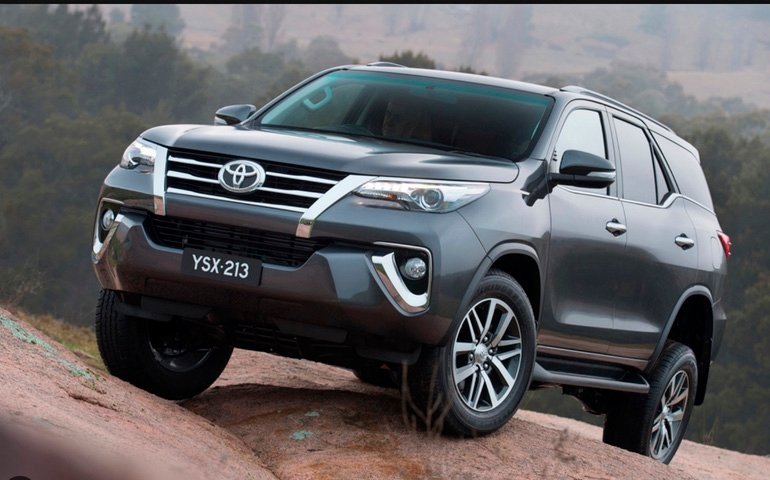 Hyundai Tucson vermelho, crossover moderno e tecnológico