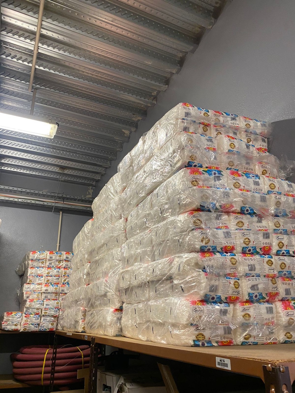 Papel higiênico industrial em rolos grandes para uso comercial