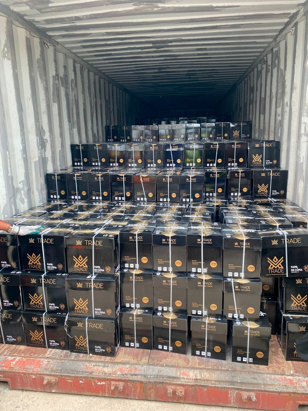 Caixa fechada de papel A4 VA Trade com design preto e dourado